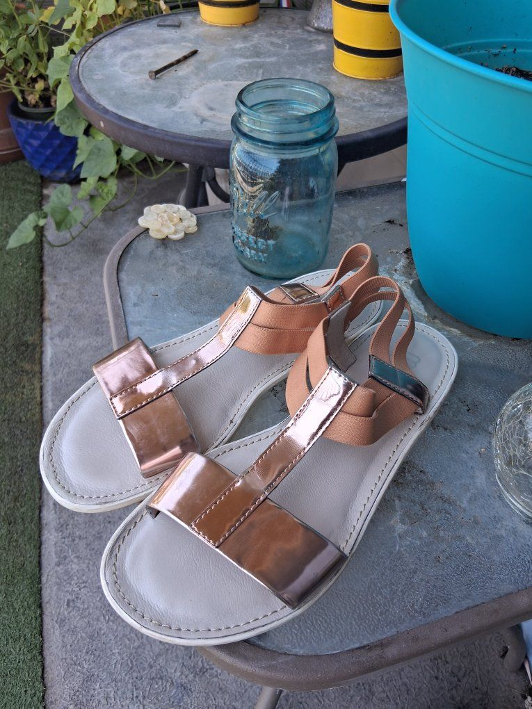 Munro Women's Rose Gold Metallic Leather Slingback Sandals Size 7.5