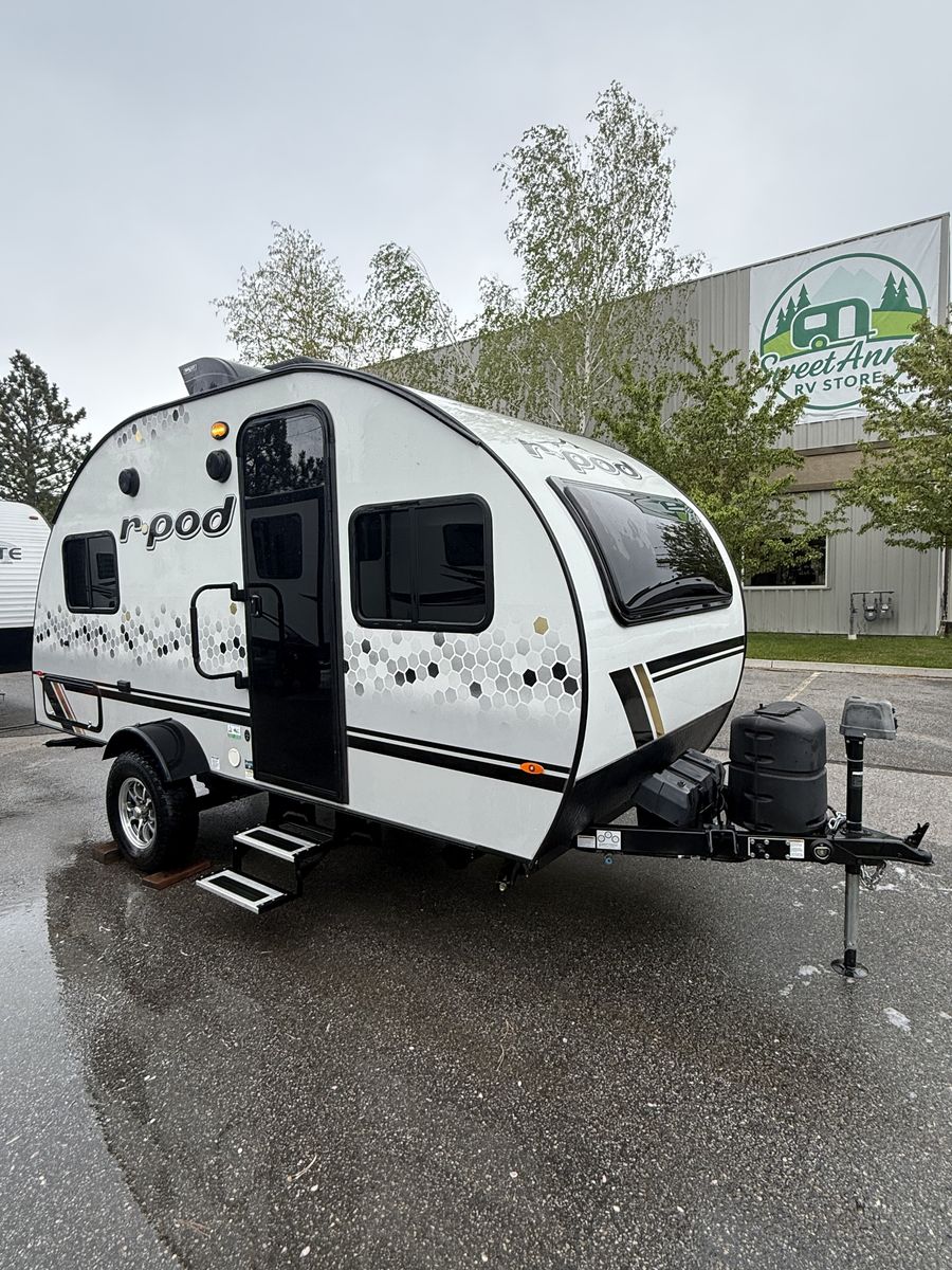 2022 Forest River R-Pod 171 Couples Coach Travel Trailer with Solar & Inverter