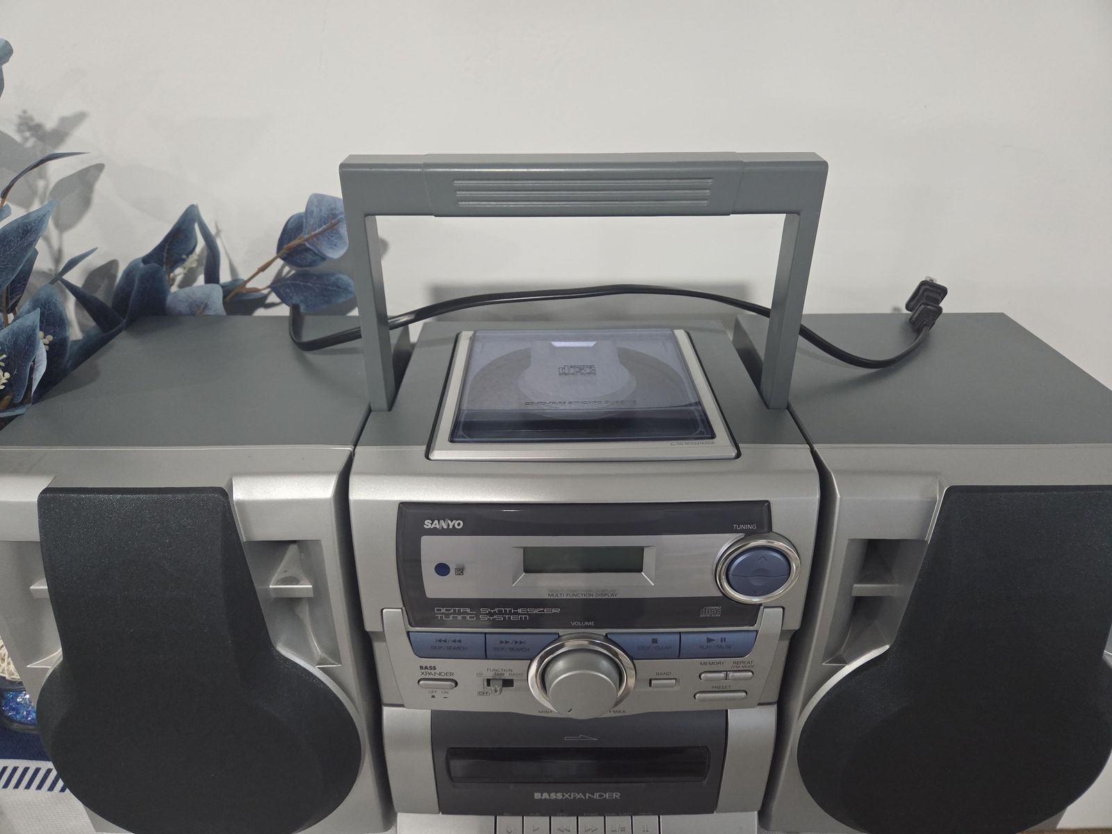 SANYOCWM-470 BOOMBOX PORTABLESTEREO CD-CASSETTE-AM-FM OPEN BOX