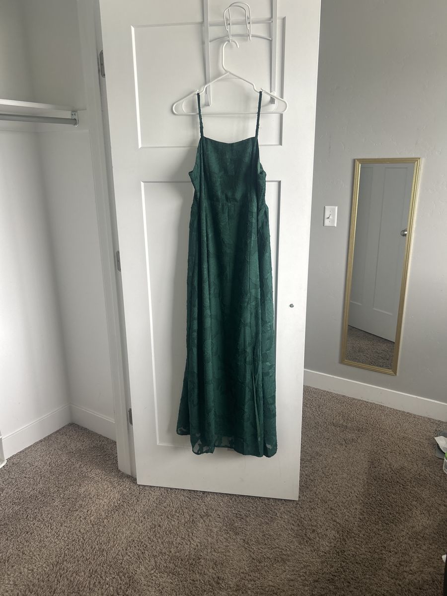 Formal dress - green (Prom, Hoco, Gala) - floor length, spaghetti strap, size large