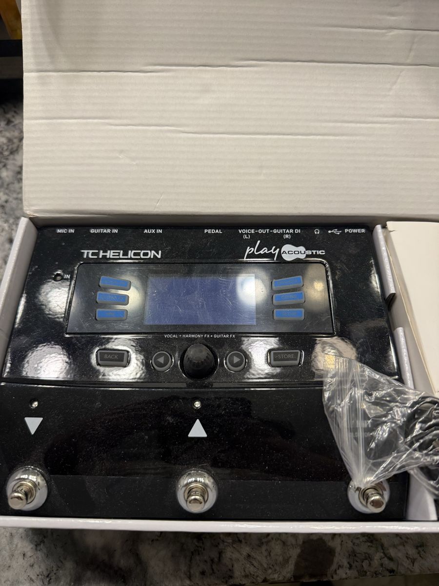 TC-Helicon Play Acoustic Vocal Effects Pedal with Harmony, Guitar FX, BodyRez & Looping