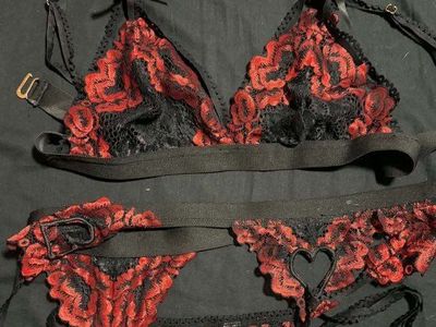 Red & Black Lace Bralette & Garter Set, Size Medium