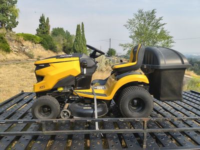 Cub Cadet XT1 LT42B Riding Lawn Mower with Bagger Attachment (47 Hrs)
