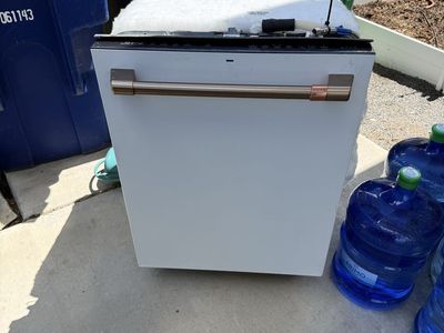 Cafe Built-In Dishwasher in Matte White with Copper Handle