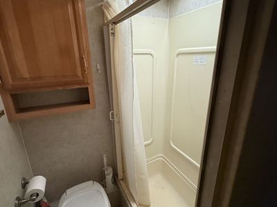 Clean 2005 Cruiser fifth wheel