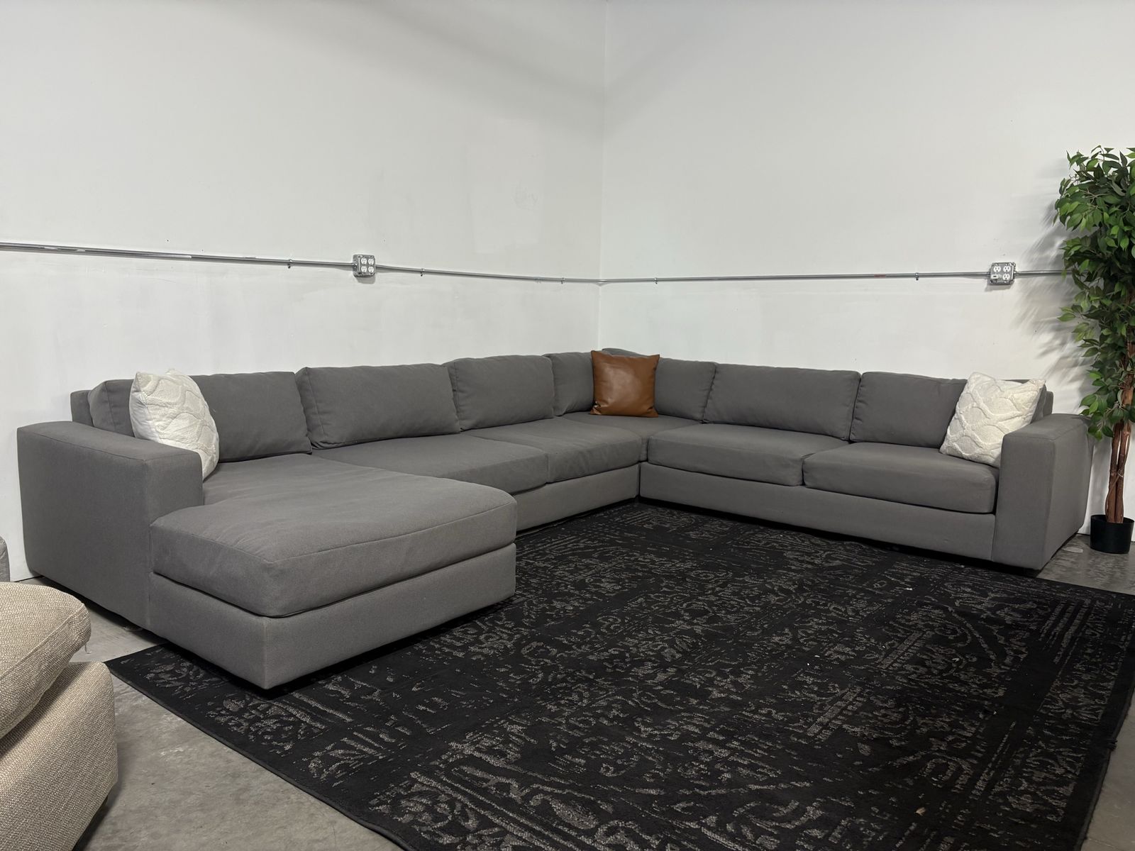 Main image 3