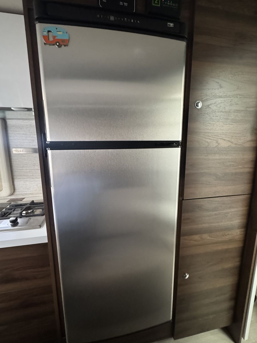 Main image 6