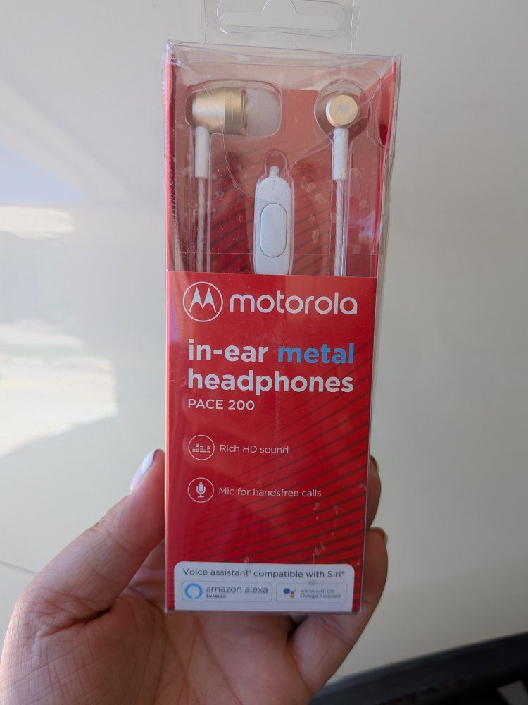 NEW Motorola Pace 200 In-Ear Metal Rich HD Sound Headphones w/ Microphone-Gold