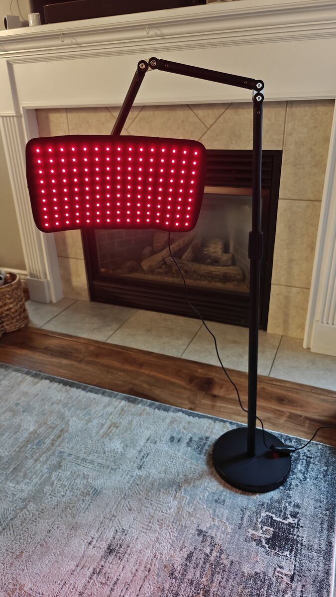 Red therapy light (stand + wrap) (buy or trade for filament)
