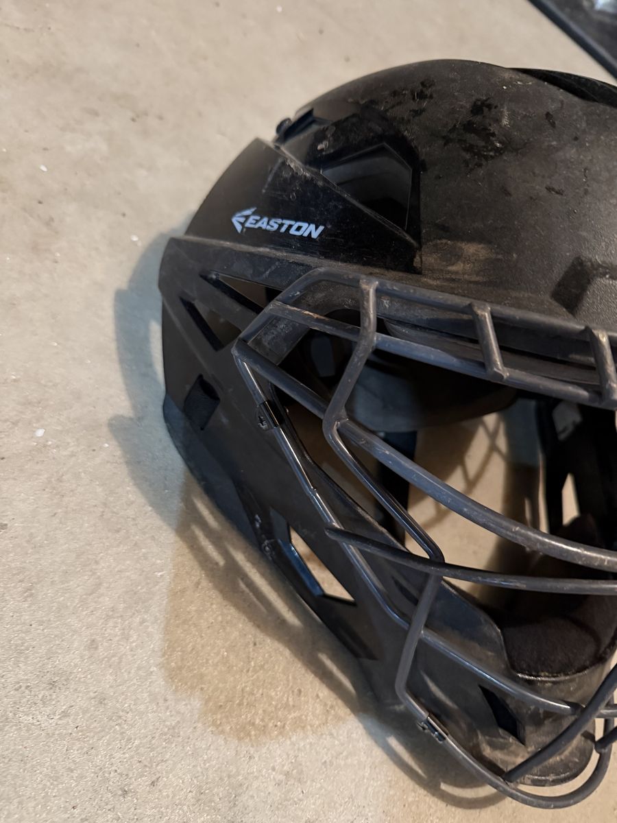 Easton Catchers Helmet