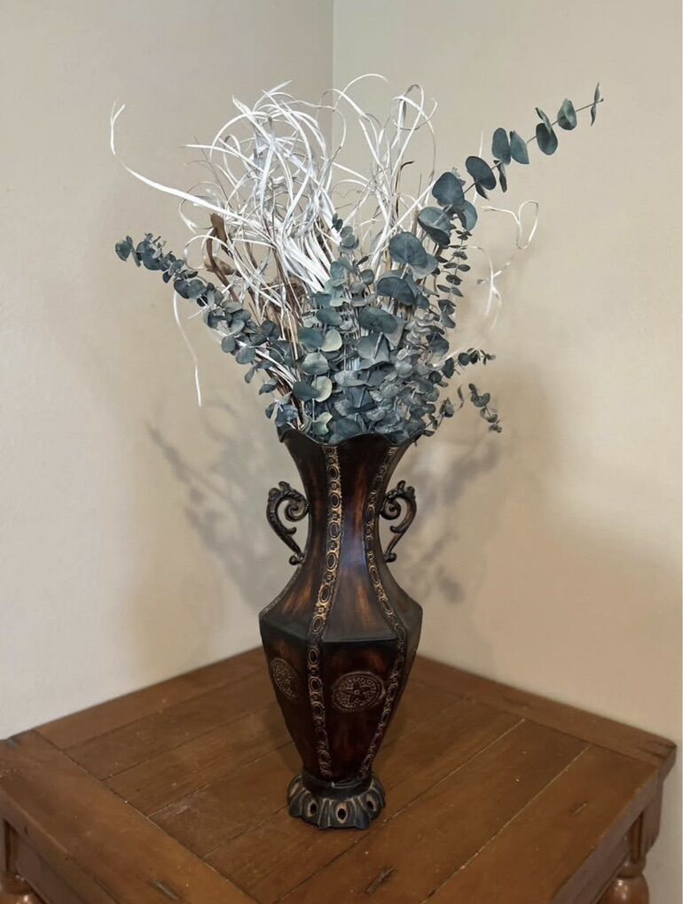 Decorative Flower Vase w/Dried Arrangement