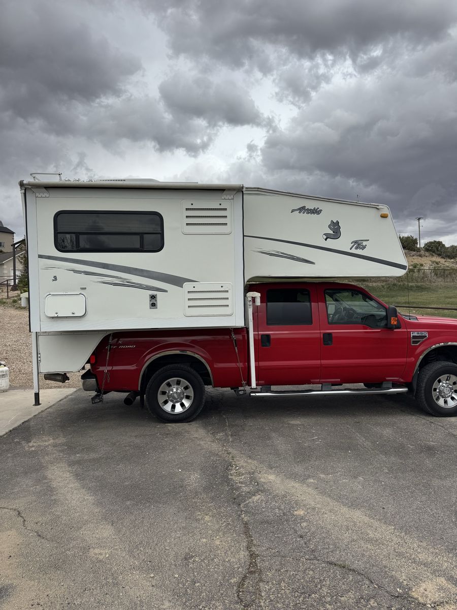 2004 Artic Fox Camper