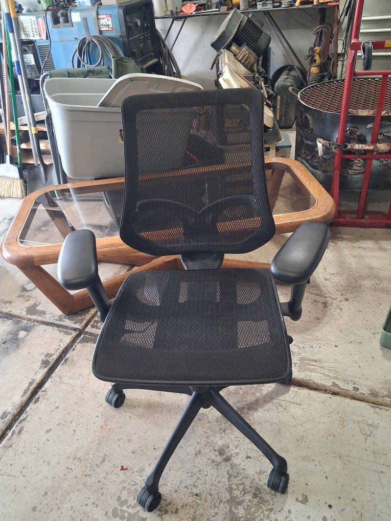 Black Mesh Adjustable Office Chair with Casters - New Condition