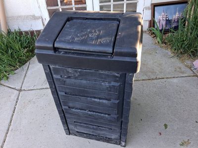 Black Outdoor Compost Bin with Lid - Garden Composter