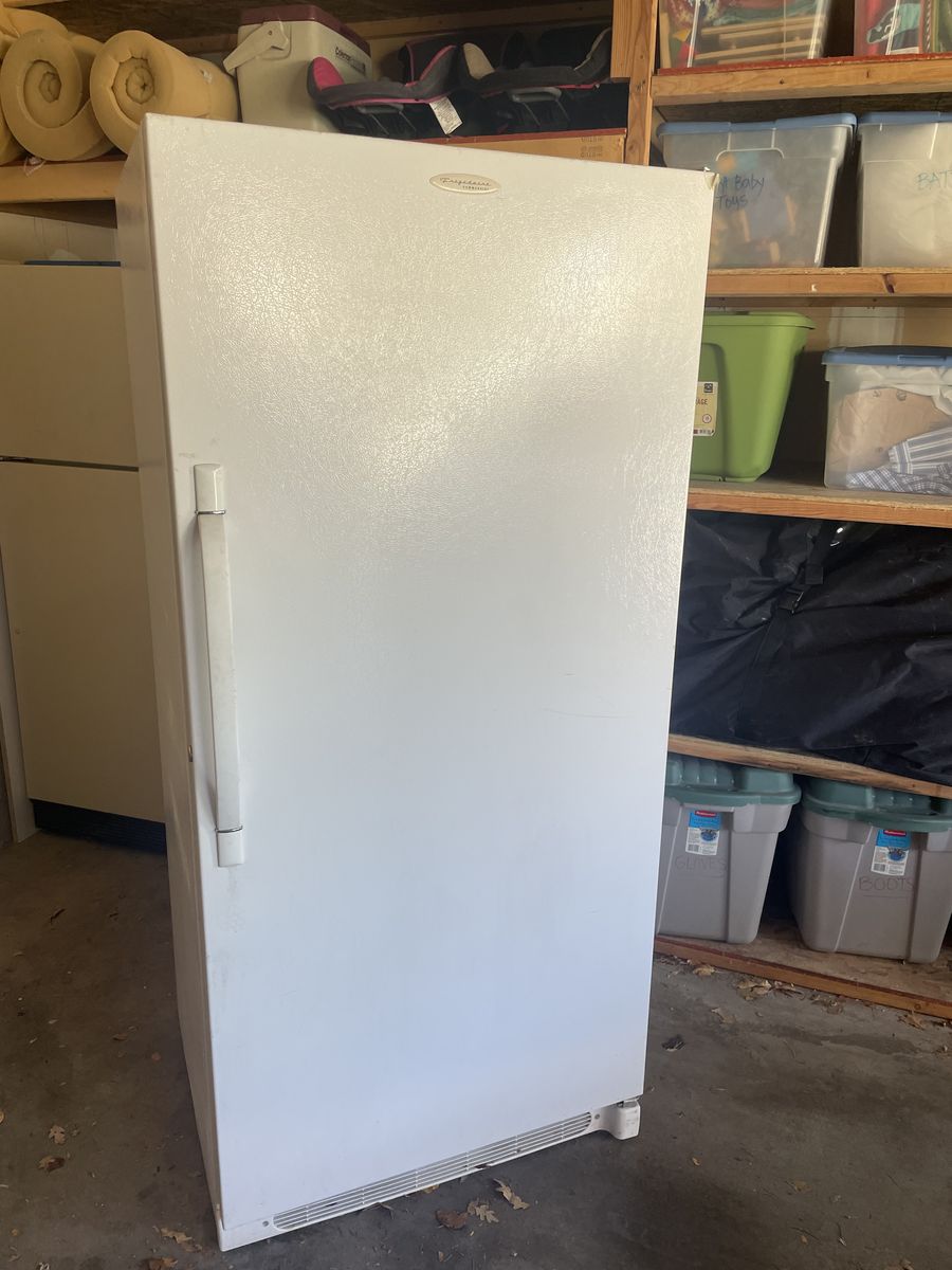 20.6 cf Manual Defrost Upright Freezer