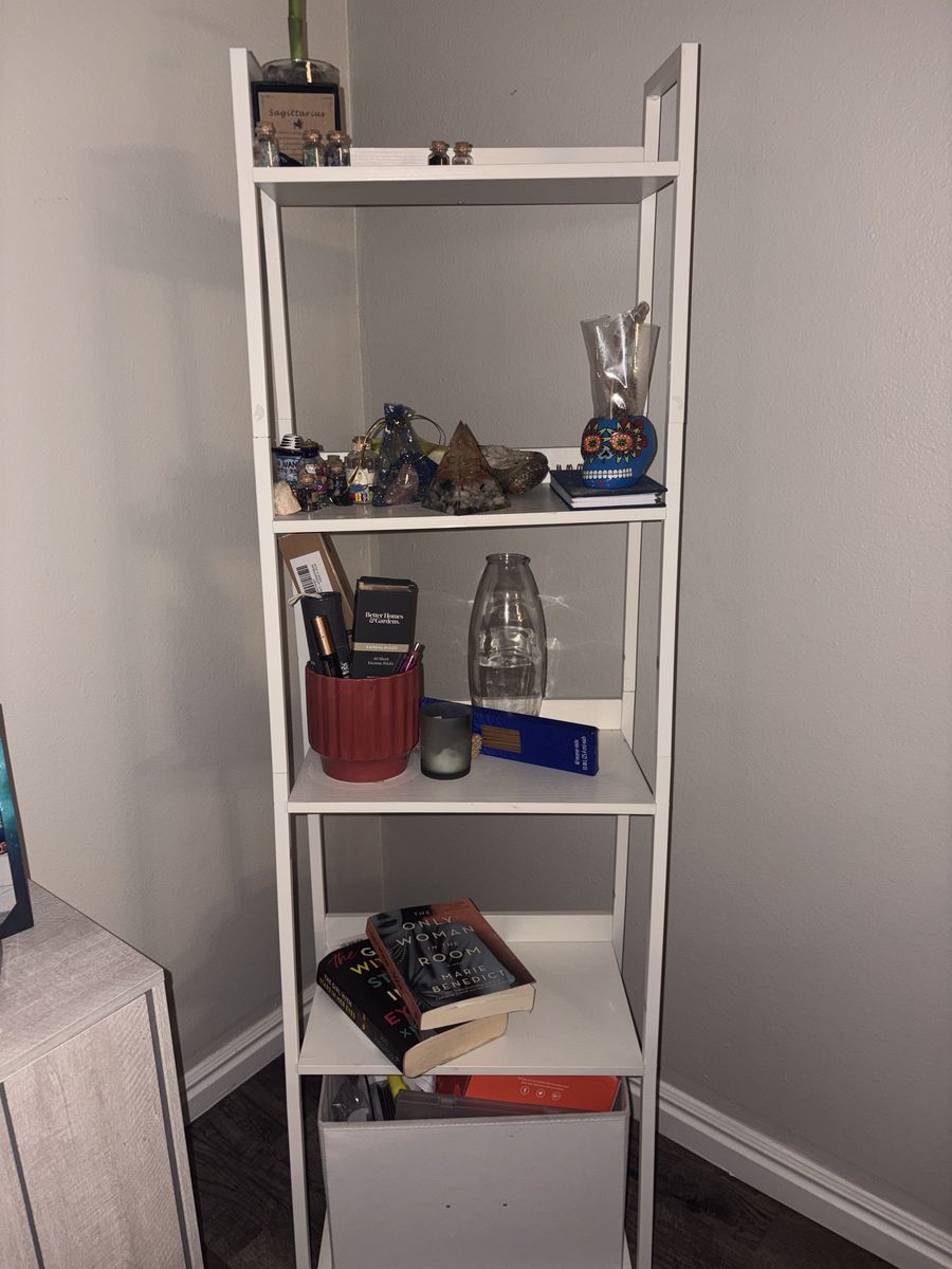 White 5-Tier Bookshelf / Storage Shelf – Great Condition