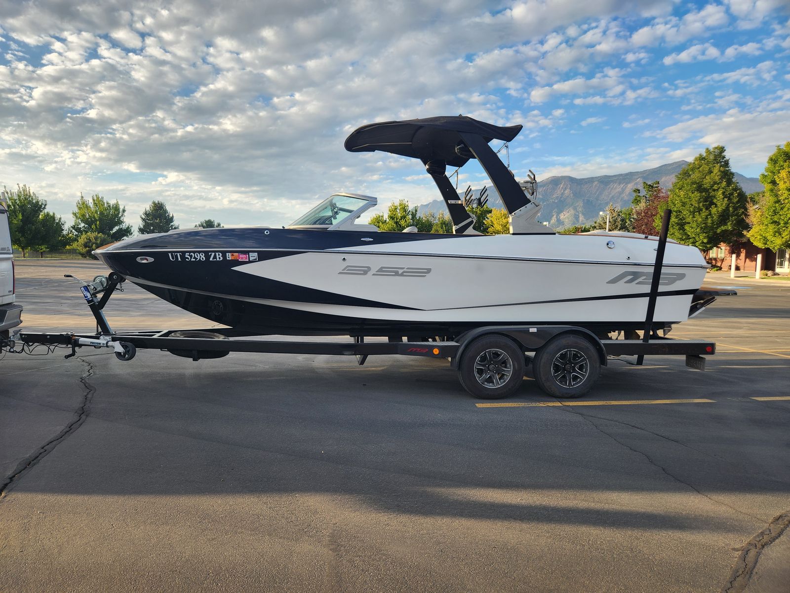 2020 MB B52 Classic 23 ft