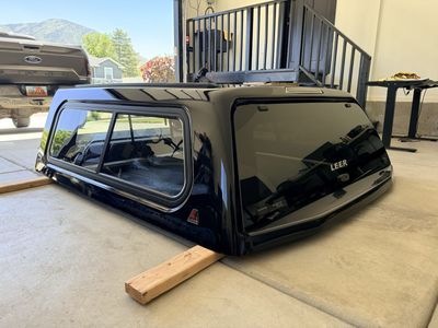 Leer truck cap / camper shell 5.5’ bed
