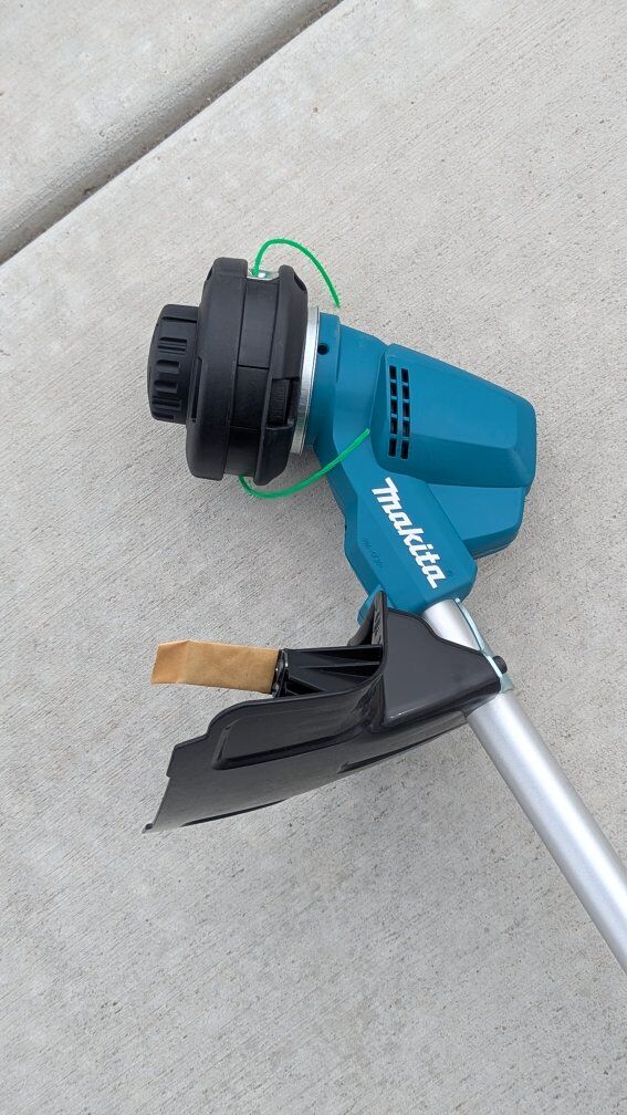 Makita XRU23Z string trimmer new! 18v single batt.
