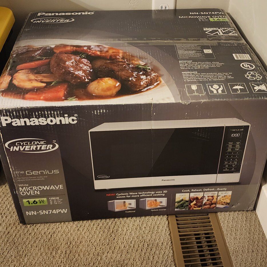 Panasonic 1.6-cu. ft. Inverter Microwave in White