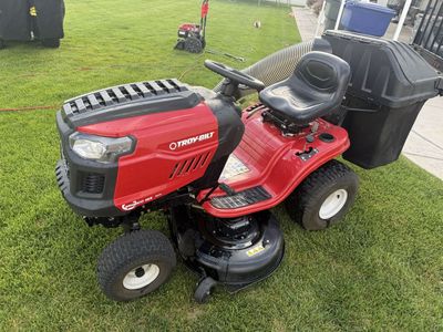 TroyBilt Bronco 46X Riding Lawnmower w/ Bagger