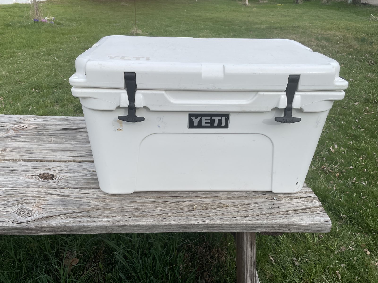 YETI Tundra 45L Cooler with Accessories