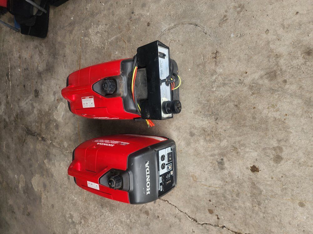 2 Honda EU2000i inverter generators