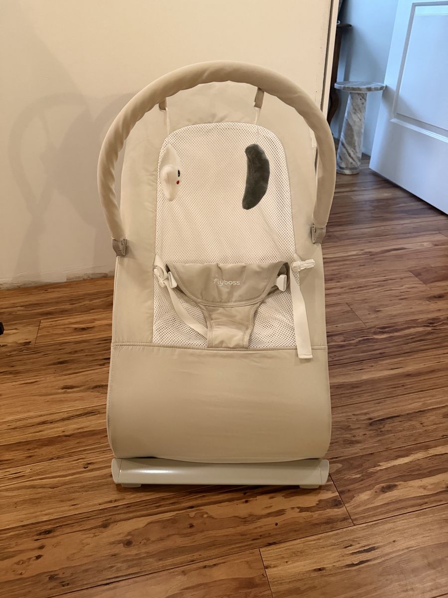 Lightweight baby bouncer