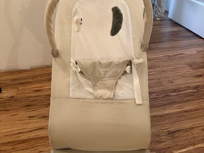 Lightweight baby bouncer