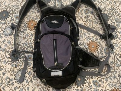 High Sierra Wahoo Hydration Pack - Black/Gray Daypack for Hiking, Biking, Running