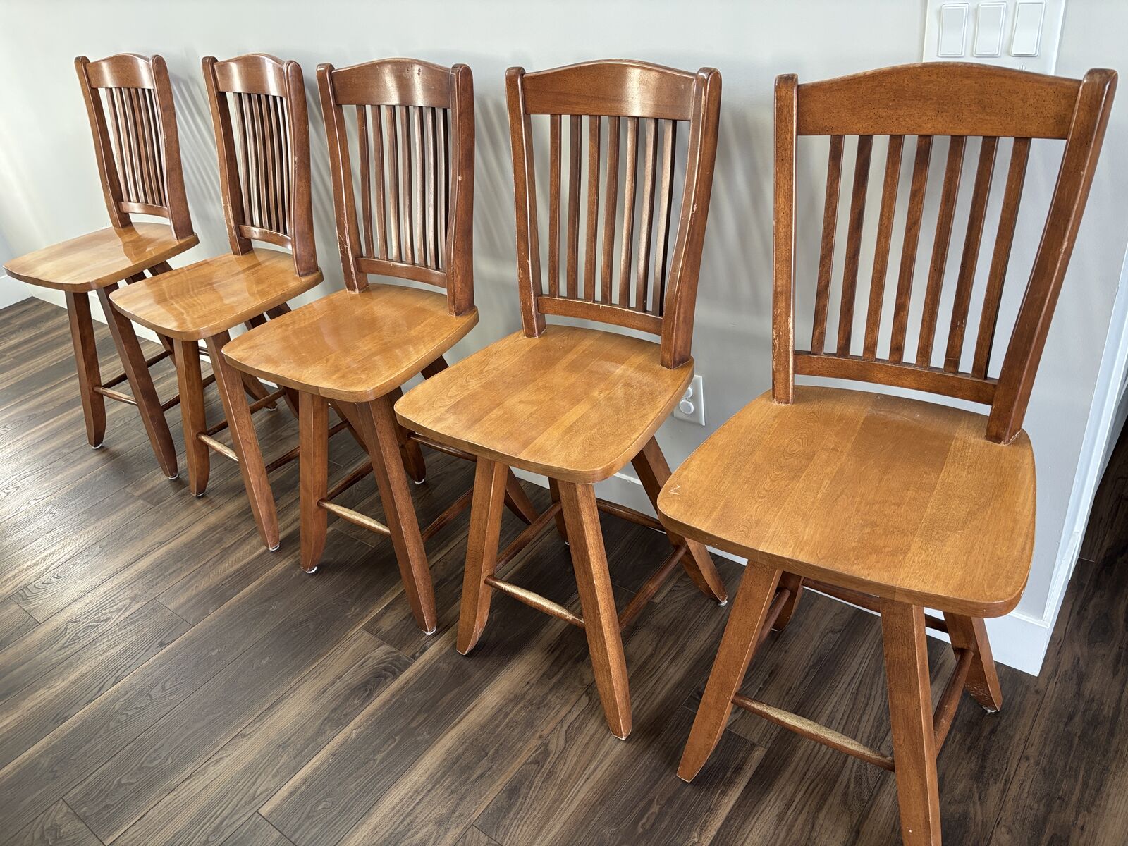 5 swivel barstools