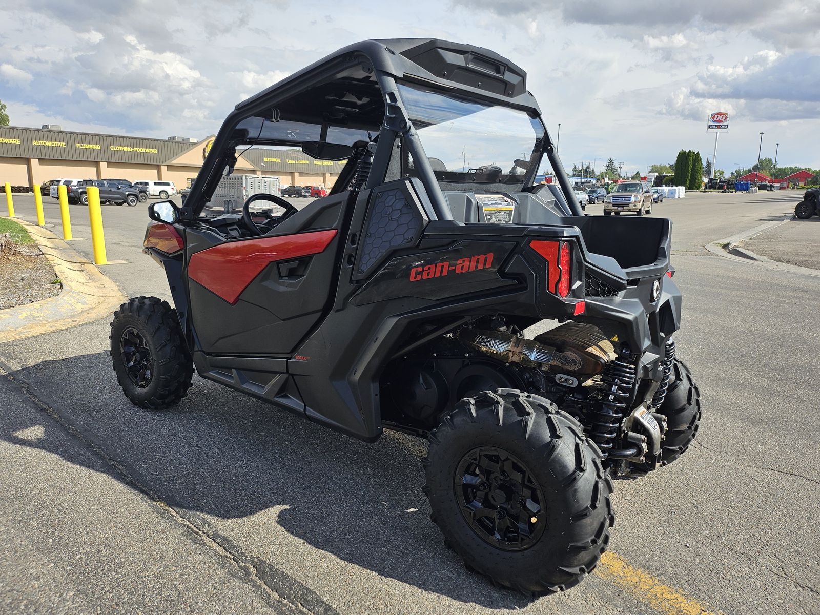 Main image 6
