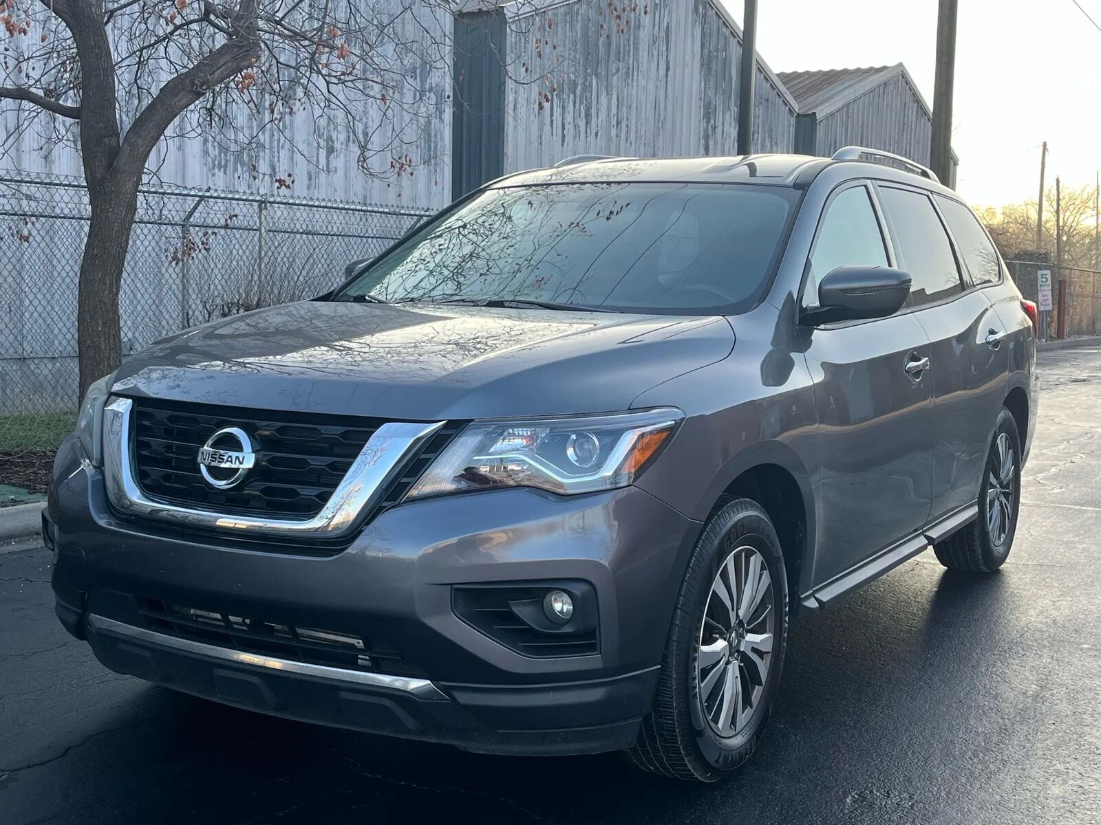 2018 NISSAN PATHFINDER SV