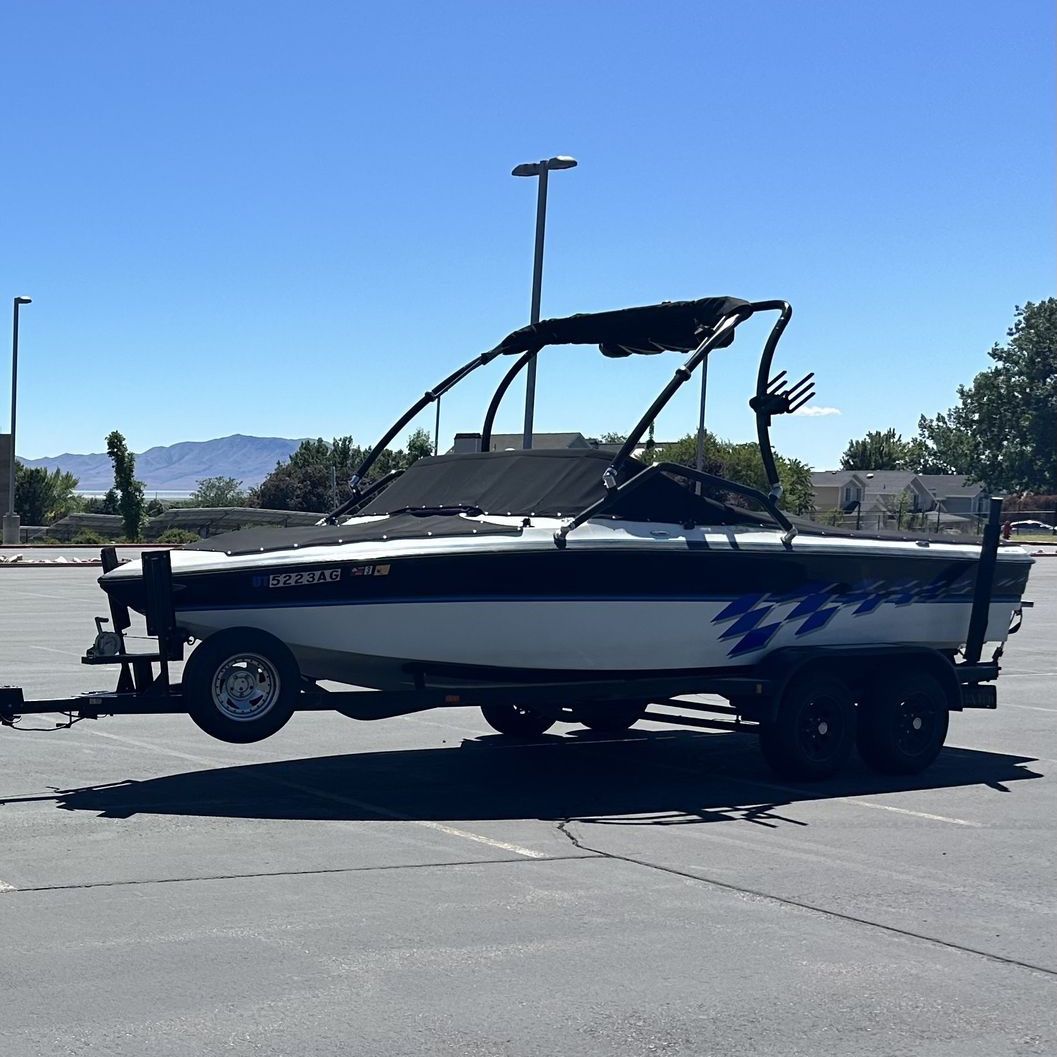 1997 Centurion Elite V 22’ Boat