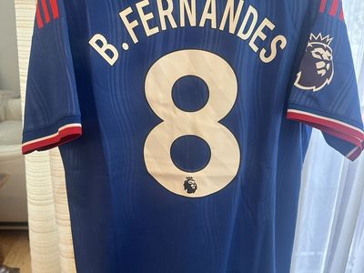 Adidas Bruno Fernandes #8 Blue Soccer Jersey New with Tags Manchester United 26/27 Away Jersey with Fernandes 8 Fits XL Slim fit