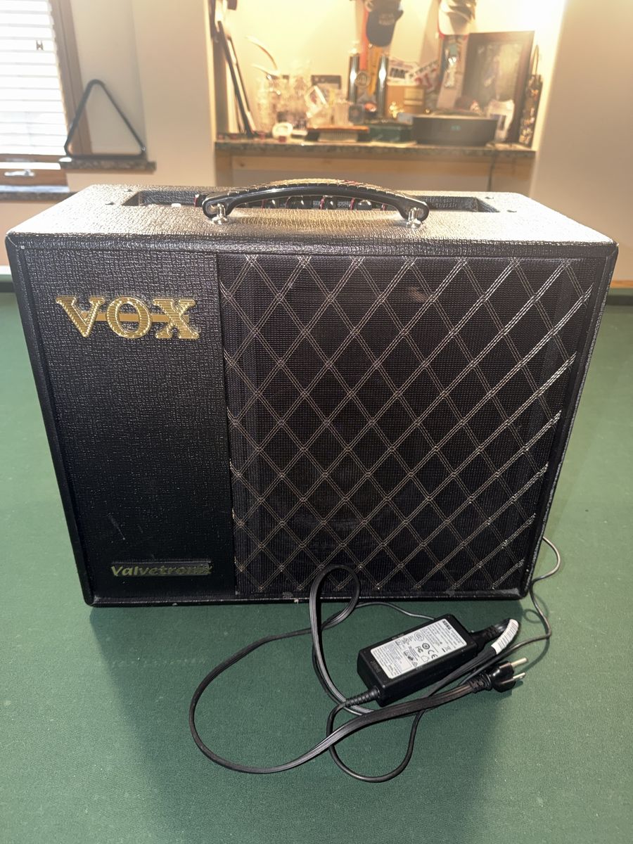 Vox Valvetronix VT40X 40W 1x10 Modeling Guitar Combo Amplifier with Power Supply