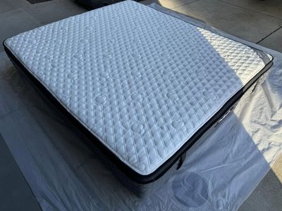 Puffy Lux Hybrid California King Mattress - Like New!