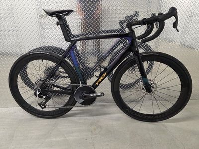 2025 Trek Madone 56cm Large Red Team E1
Large 56cm