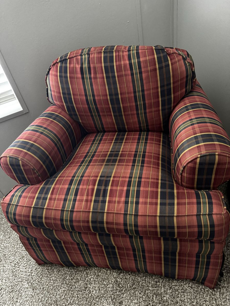Swivel gliding chair