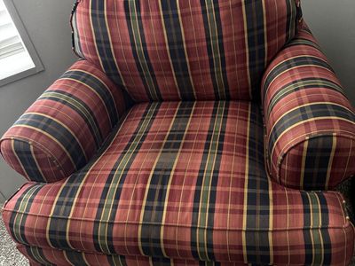 Swivel gliding chair