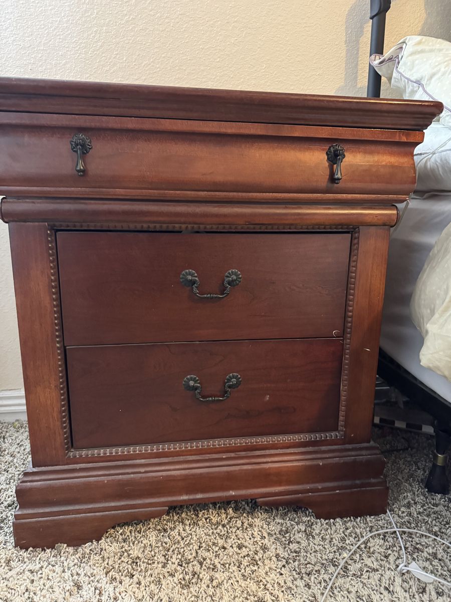 3 drawer nightstand
