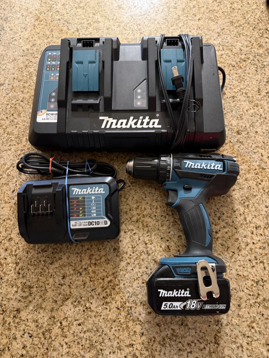 Makita with 18 V battery charger, multi charger.