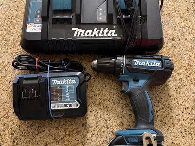 Makita with 18 V battery charger, multi charger.
