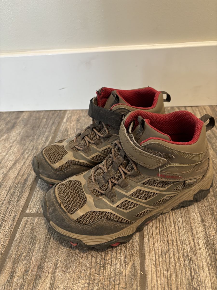 Kids Merrill hiking shoes size 2