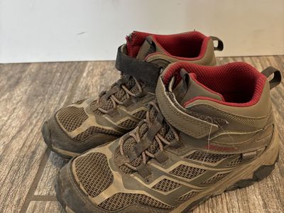 Kids Merrill hiking shoes size 2