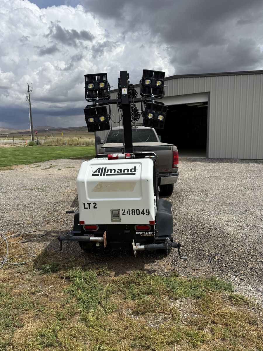Allmand Night-Lite V-Series LT 2 Portable Light Tower Trailer light plant generator 7k w