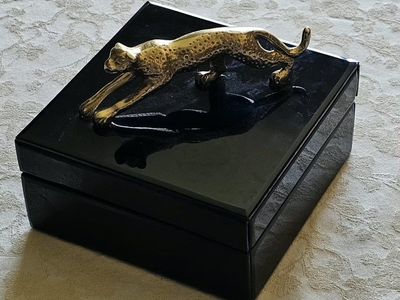 Vintage Black Lacquer Wood Trinket Box w/ Brass Leopard Figurine - Jewelry/Storage 6.5" Square 3.5" H