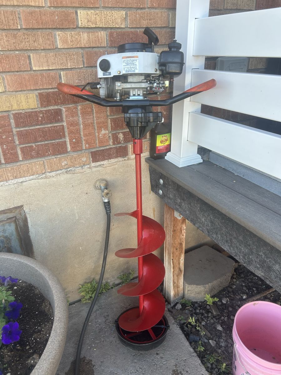 Ice fishing auger