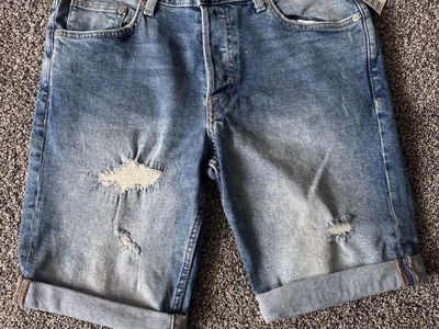 NEW! H&M Slim Fit Jean Shorts- Size 29