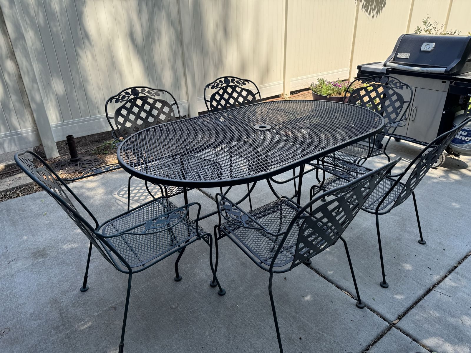 Patio Dining Set - Oval Mesh Table & 6 Armchairs